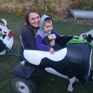 Meet your Posher, Courtney